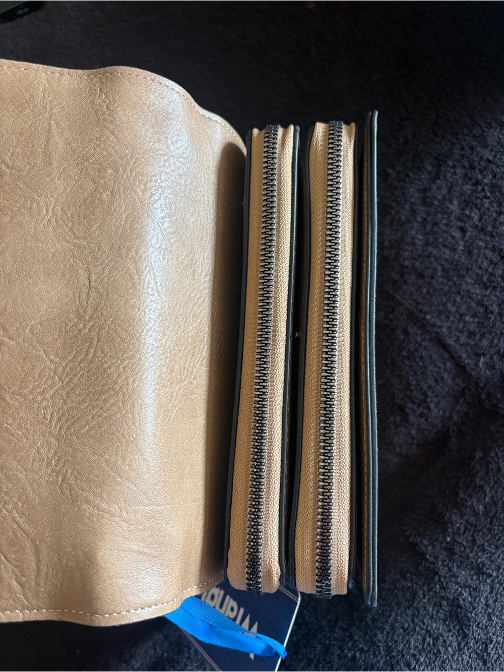 Wrangler Tan Crossbody Clutch with Chain Strap - Picture 4 of 5